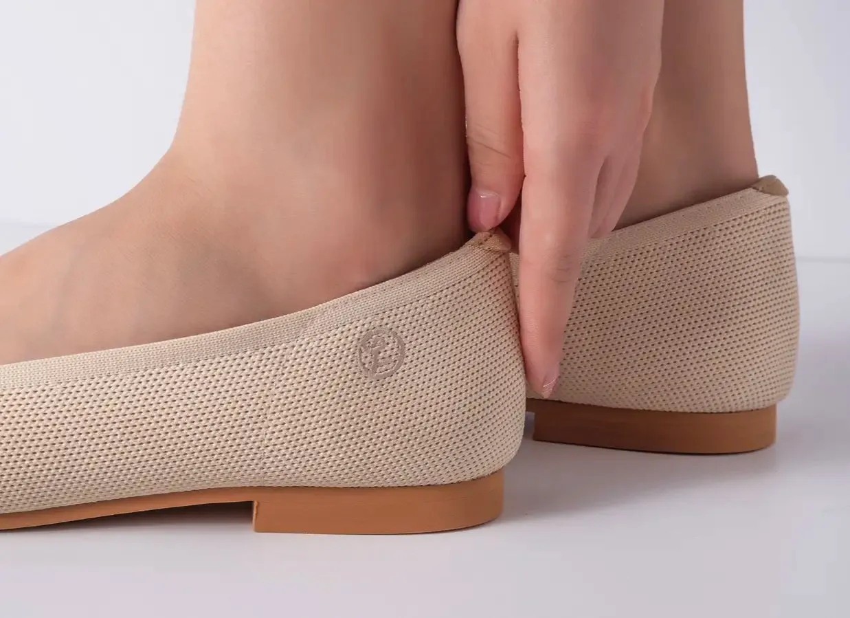 Una Flats | Square-Toe V-Cut