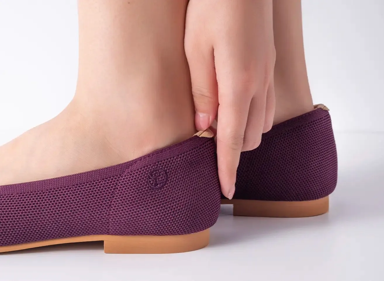 Una Flats | Square-Toe V-Cut